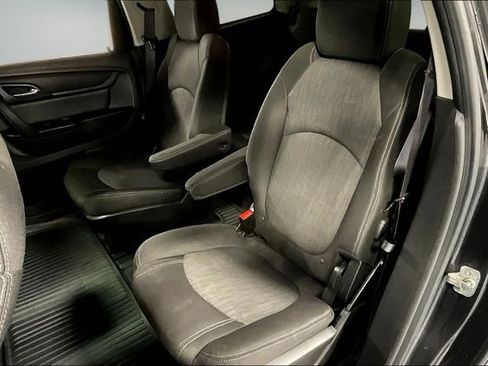 Used 2015 Chevrolet Traverse LT image 18