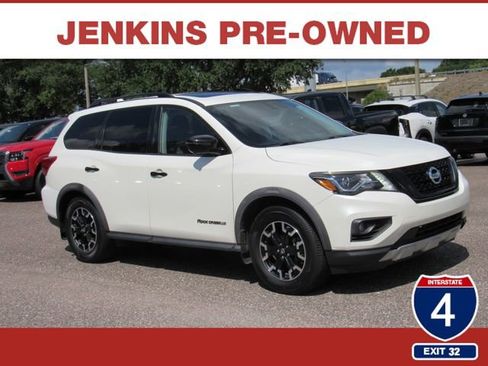 Used 2020 Nissan Pathfinder SL FWD image 1