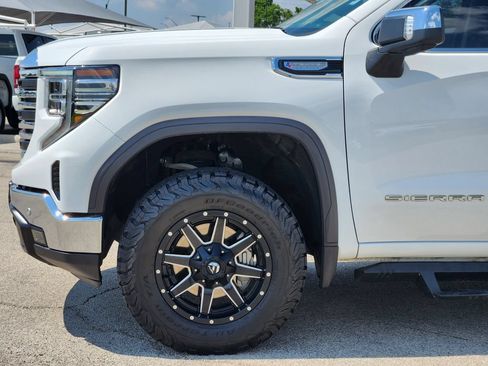 Used 2024 GMC Sierra 1500 SLT AWD/4WD image 9