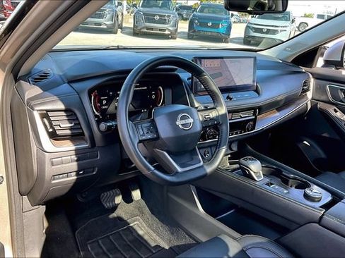 Certified 2025 Nissan Rogue Platinum AWD/4WD image 14