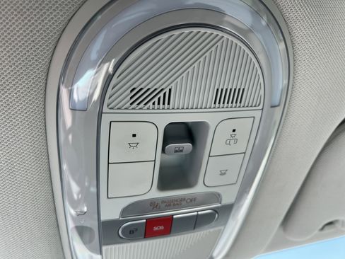 Used 2024 Hyundai Ioniq 5 Limited image 6