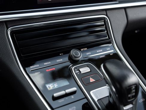 Certified 2023 Porsche Panamera 4 Platinum Edition AWD/4WD image 26