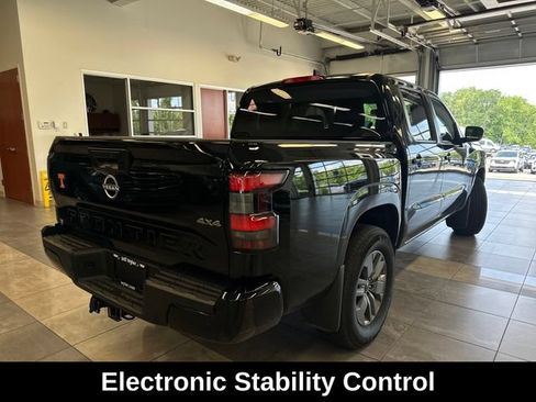 Used 2025 Nissan Frontier SV AWD/4WD image 9