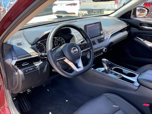 Used 2024 Nissan Altima 2.5 SV FWD image 17