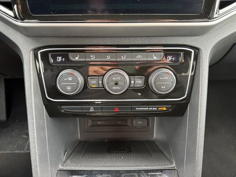 Used 2022 Volkswagen Atlas Cross Sport SE AWD/4WD image 24