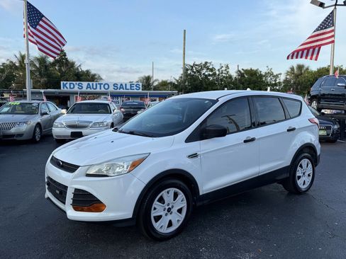 Used 2014 Ford Escape S image 3