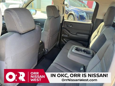 Used 2024 Nissan Frontier SV w/ SV Convenience Package image 16