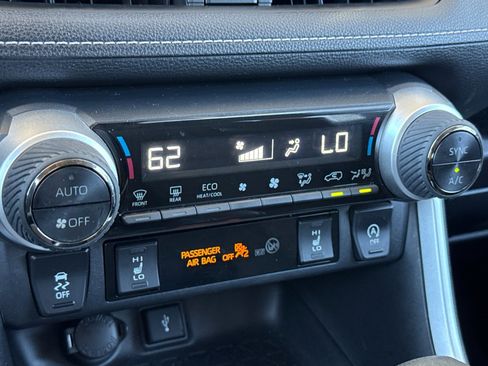 Used 2022 Toyota RAV4 XLE image 20