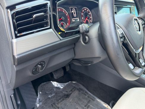 Used 2019 Volkswagen Jetta R-Line FWD image 19