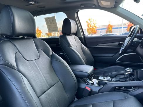 Used 2022 Kia Telluride EX image 32
