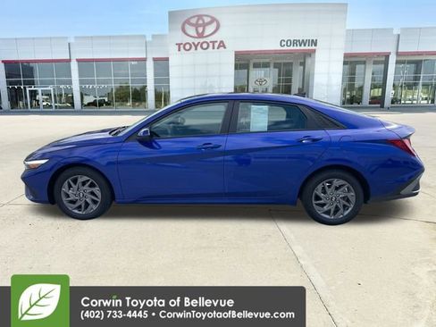 Used 2024 Hyundai Elantra SEL FWD image 2