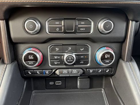 Used 2024 GMC Yukon XL AT4 w/ Technology Package AWD/4WD image 18