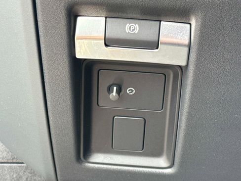 Used 2024 Land Rover Defender 110 X AWD/4WD image 32