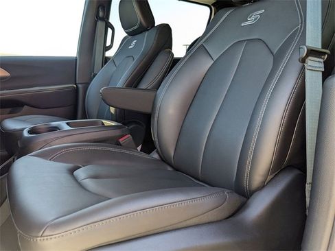 New 2026 Chrysler Pacifica Select image 14
