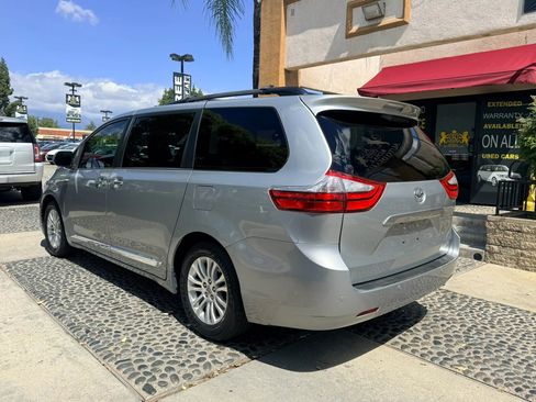 Used 2015 Toyota Sienna XLE Premium image 7