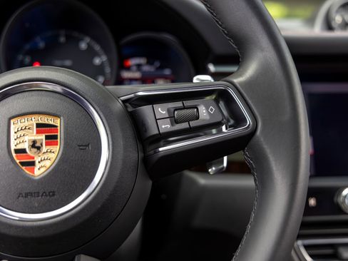 Certified 2025 Porsche Macan AWD/4WD image 32