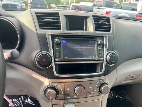 Used 2013 Toyota Highlander FWD image 18