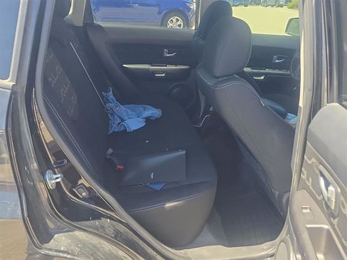 Used 2012 Kia Soul + FWD image 16