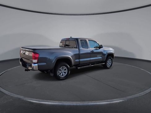 Used 2016 Toyota Tacoma TRD Off-Road image 8