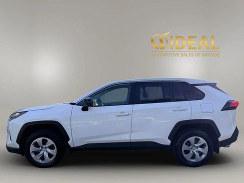 Used 2024 Toyota RAV4 LE AWD/4WD image 4
