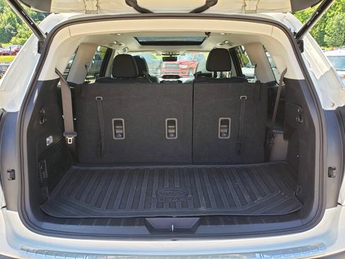 Used 2022 Subaru Ascent Touring AWD/4WD image 9