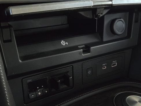 Certified 2024 Nissan Armada Platinum w/ Captain's Chairs Package RWD image 25