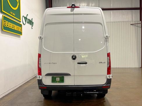Used 2025 Mercedes-Benz Sprinter 2500 image 6