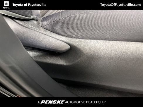 Certified 2022 Toyota Highlander L image 6