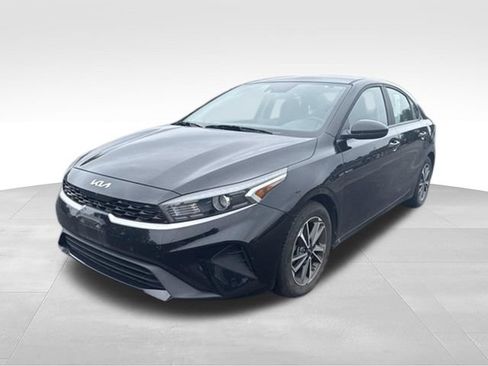 Certified 2022 Kia Forte LXS FWD image 1