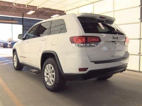 Used 2022 Jeep Grand Cherokee Laredo E image 2