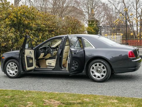 Used 2011 Rolls-Royce Ghost image 16