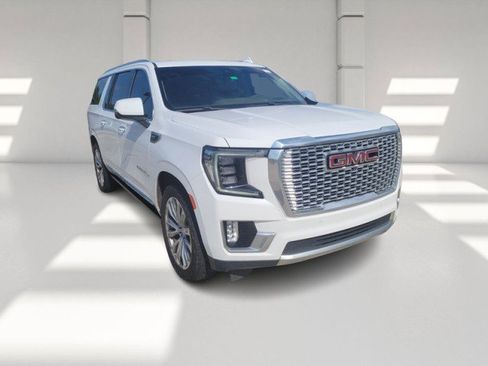 Used 2021 GMC Yukon XL Denali w/ Denali Ultimate Package image 3