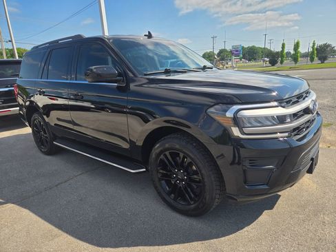 Used 2022 Ford Expedition XLT RWD image 2