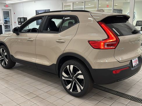 New 2026 Volvo XC40 B5 Ultra w/ Protection Package Premier image 7
