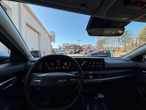 Used 2025 Kia K4 LXS image 34