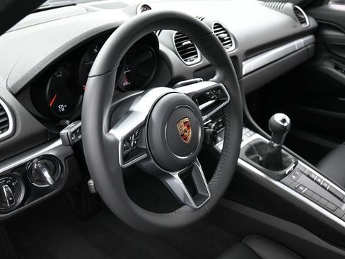 Used 2025 Porsche 718 Cayman image 17