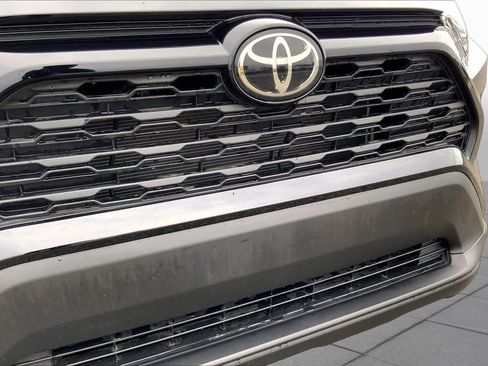 Used 2025 Toyota RAV4 XLE FWD image 29