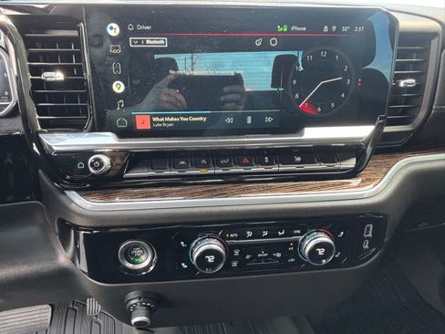 Used 2022 GMC Sierra 1500 SLE image 17