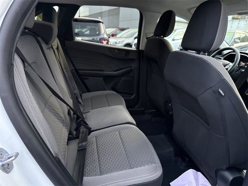 Used 2022 Ford Escape SE w/ SE Sport Appearance Package image 31