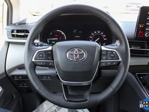 Used 2023 Toyota Sienna XLE image 19