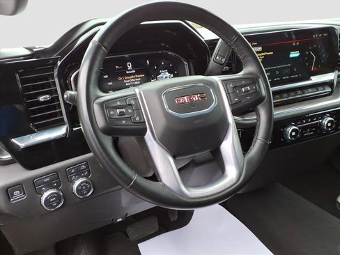 Used 2024 GMC Sierra 1500 SLT image 12