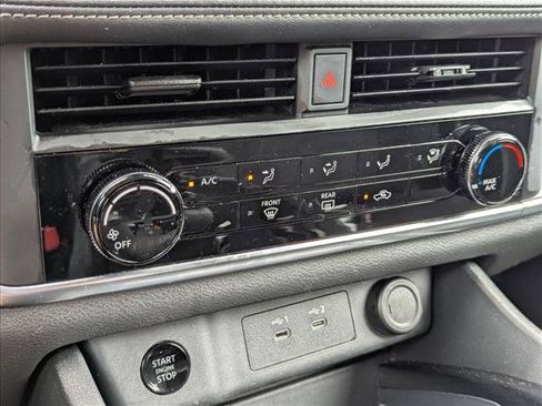 Used 2024 Nissan Rogue S FWD image 10