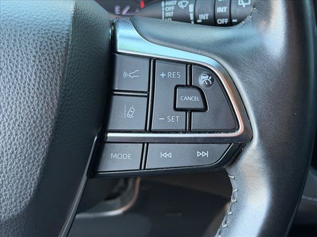 Used 2021 Toyota Highlander LE AWD/4WD image 20