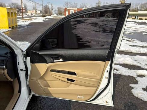 Used 2011 Honda Accord LX image 28