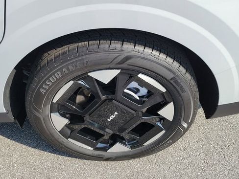 New 2026 Kia Carnival EX image 7