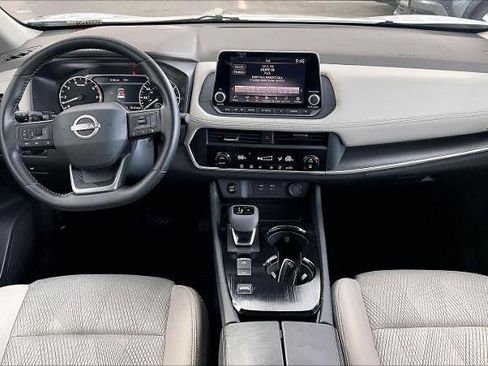Certified 2025 Nissan Rogue SV image 15
