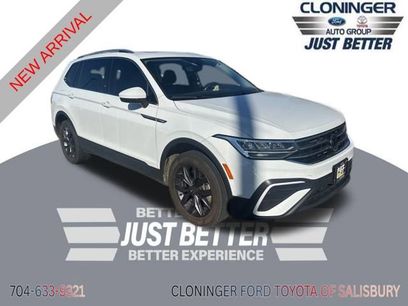 Used 2022 Volkswagen Tiguan SE w/ Panoramic Sunroof Package
