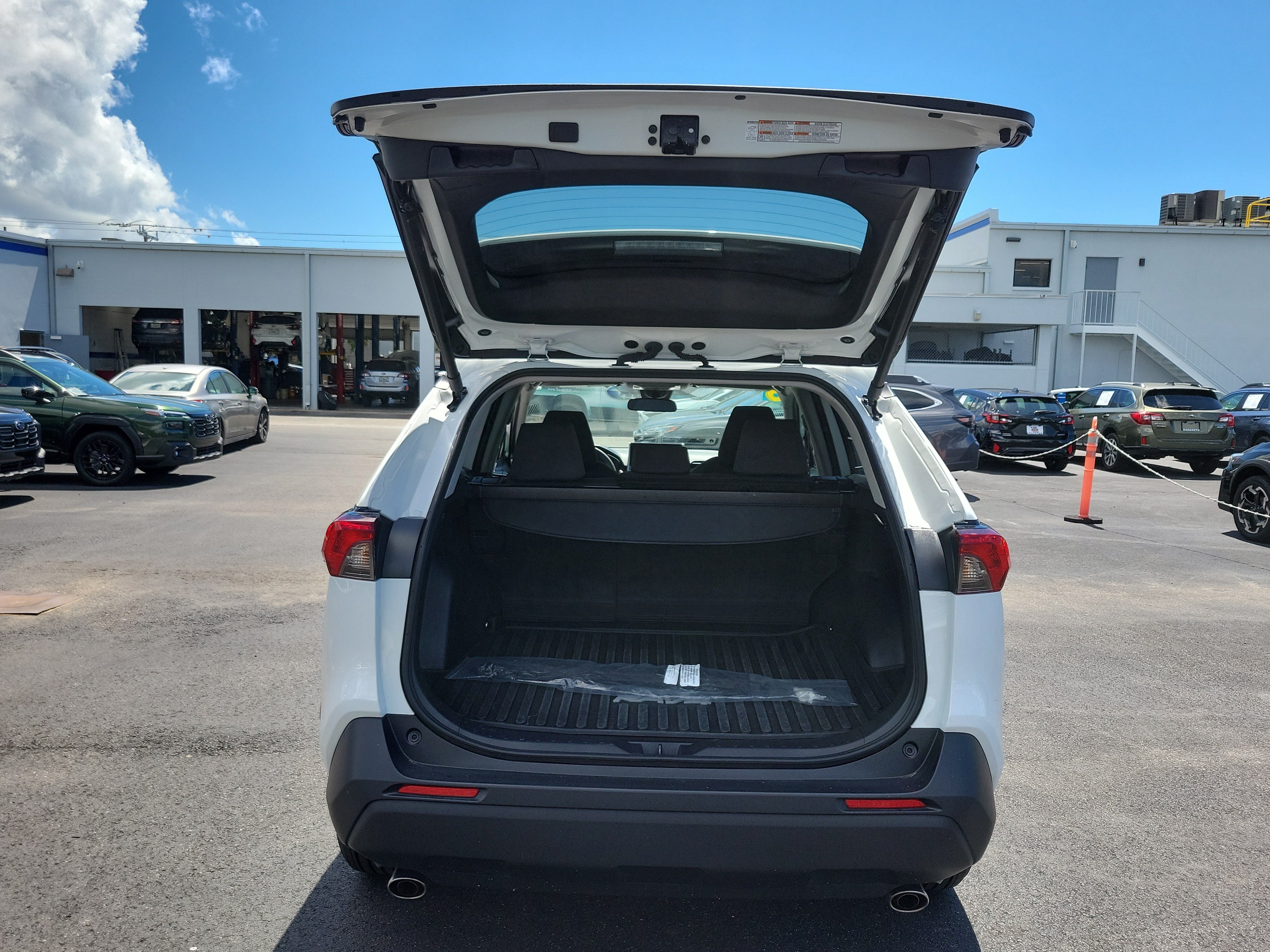 Used 2025 Toyota RAV4 XLE w/ Convenience Package FWD image 11