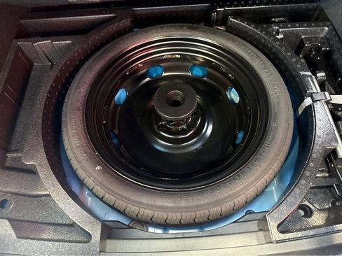 Used 2024 Volkswagen Taos SE w/ Panoramic Sunroof Package image 37