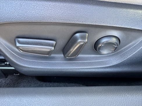 Used 2022 Toyota Camry SE image 18